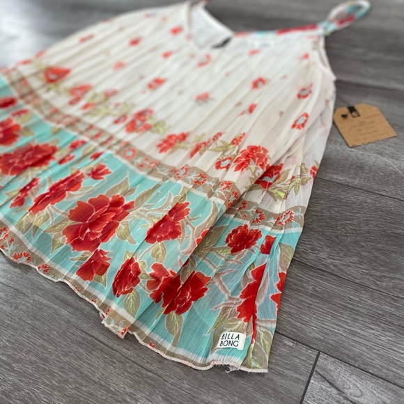 Billabong Tops - 🌟3 for $35🌟 BILLABONG Women's Top *NEW*
